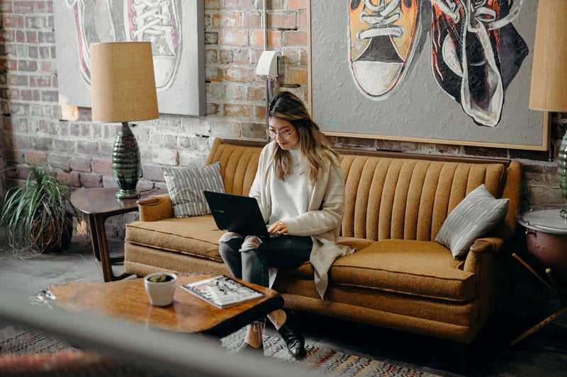 How to Calculate Influencer Marketing ROI and Track Results cover (1)